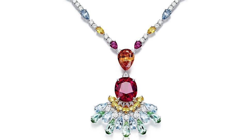 Колье Rose Passion, золото, бриллианты, сапфиры, аквамарины, зеленые турмалины, рубеллиты, центральный оранжевый гранат весом 12,3 карата и рубеллит — 19,99 карата