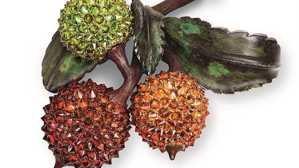 Hemmerle, брошь Arbutus, сапфиры, демантоиды, золото, серебро, медь, бронза
