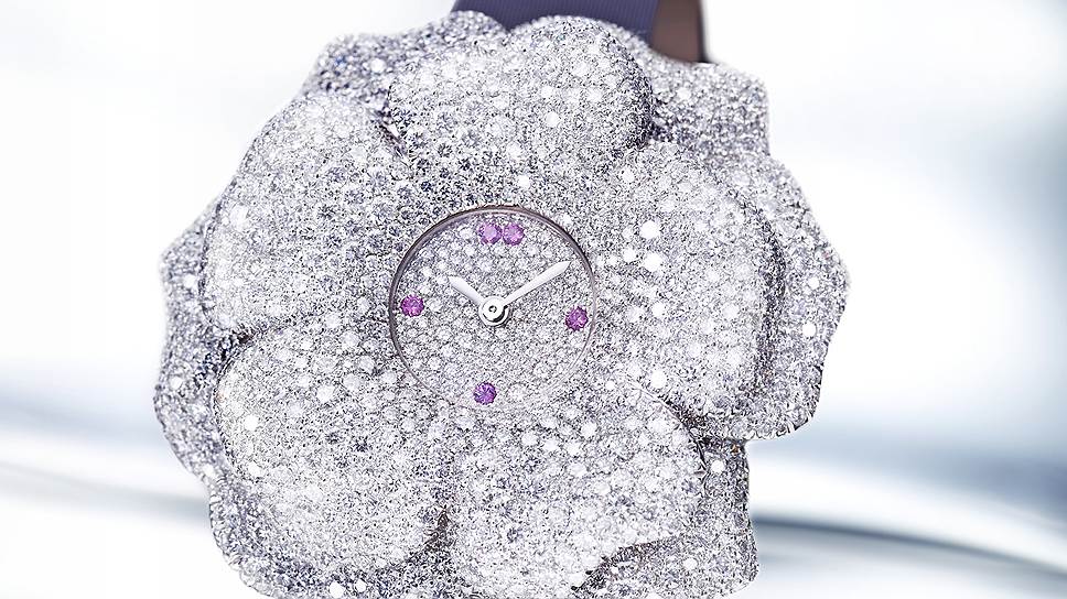 Часы Montre Extraordinaire La Rose, золото, бриллианты, сапфиры, механизм с ручным заводом и функцией индикации часов и минут (калибр 846/1)
