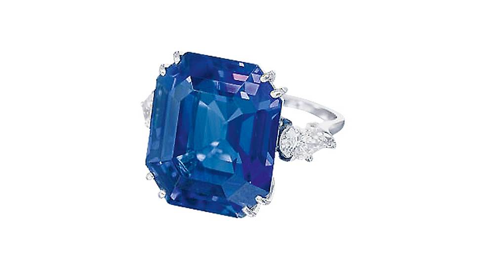 Van Cleef & Arpels, кольцо, 1969 год, шри-ланкийский сапфир 43,16 карата (камень не подвергался облагораживанию), золото, бриллианты, продано на Bonhams в ноябре 2013 года за $1 558 836