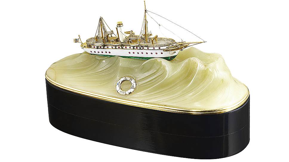 Van Cleef & Arpels. Миниатюрная модель яхты Varuna of New York, золото, серебро, рубины, яшма, эбеновое дерево, эмаль, 1908 год
