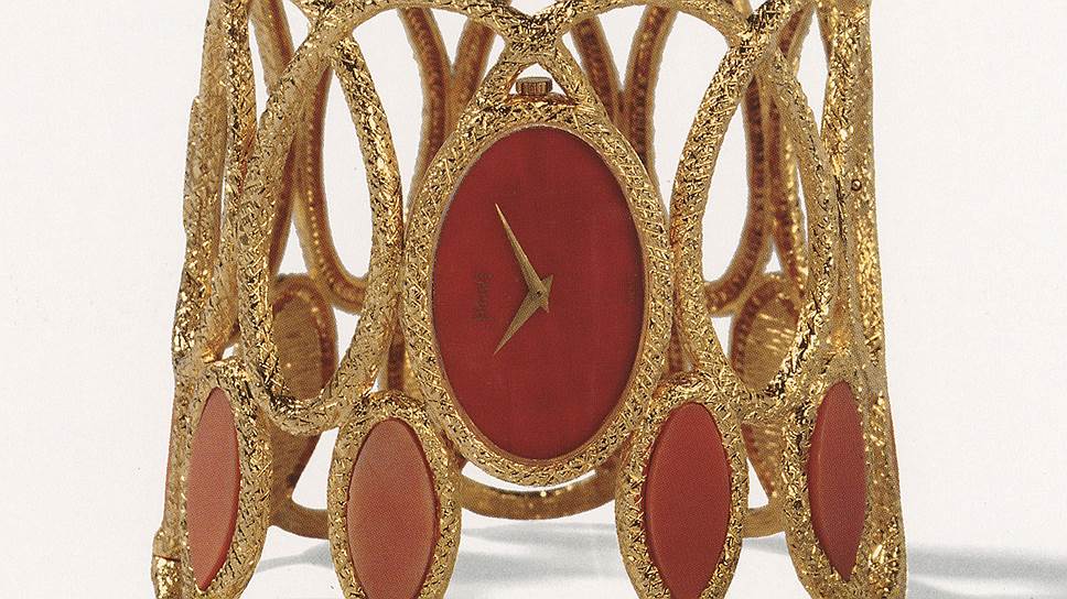 Piaget, часы с циферблатом из коралла на золотом браслете с орнаментом "медальоны", 1971
