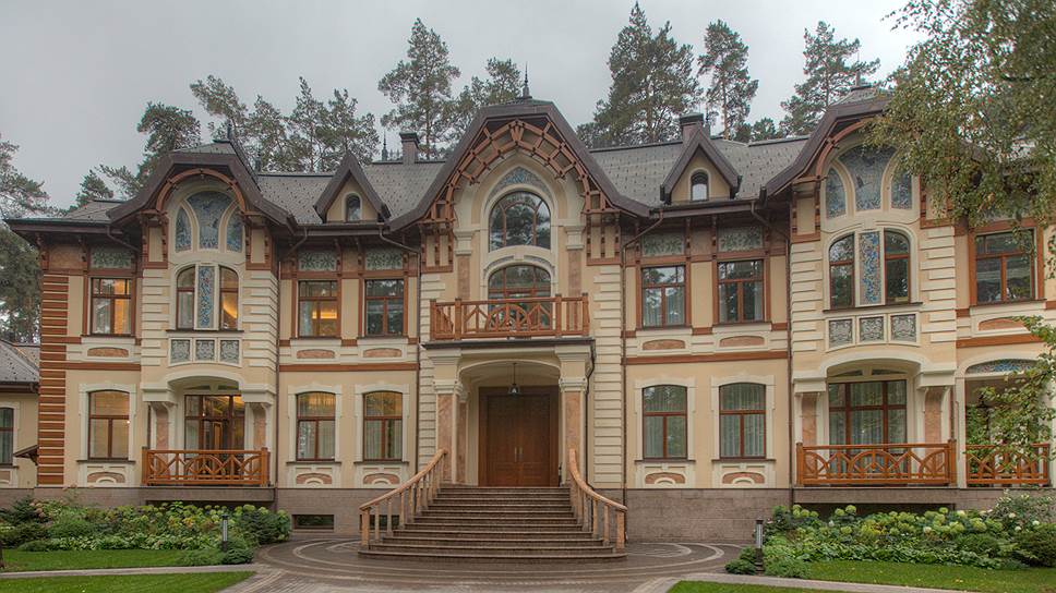 "Сады Мейендорф" на землях санатория "Барвиха" — один из самых дорогих поселков в Подмосковье
