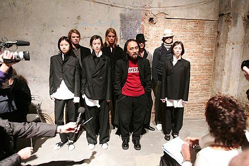 Показ Yohji Yamamoto (Pitti Uomo 67, январь 2005)