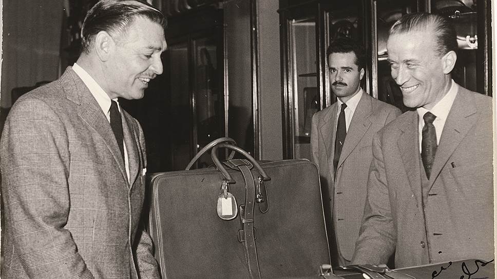 Кларк Гейбл и Альдо Гуччи в римском магазине Gucci, 1950-е годы  