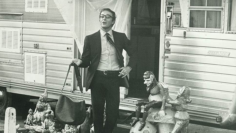 Актер Питер Селлерс с сумкой Gucci, Лондон, 1969 год  