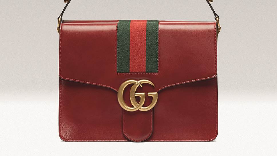 Сохраняя традиции. Сумка GG Marmont &mdash; квинтэссенция стиля Gucci. Сумки доступны в нескольких цветах, некоторые модели выполнены из кожи крокодила и других рептилий  