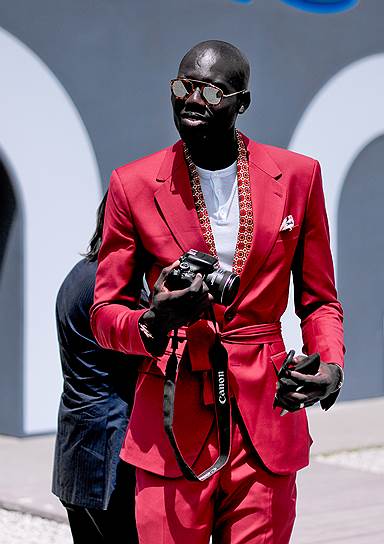 Посетители выставки мужской моды Pitti Uomo