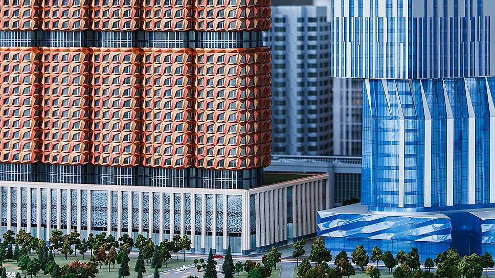 В голубом цвете — самое высокое здание "ЗИЛАРТа", 150-метровый небоскреб, спроектированный Хани Рашидом