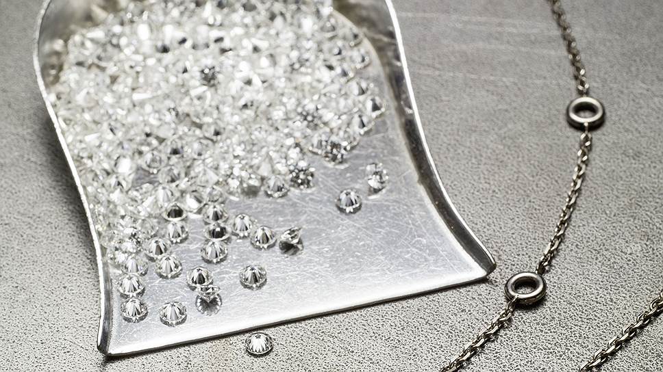 Создание украшений Piaget и эскиз Виктуар де Кастеллан для Dior (на фото) 