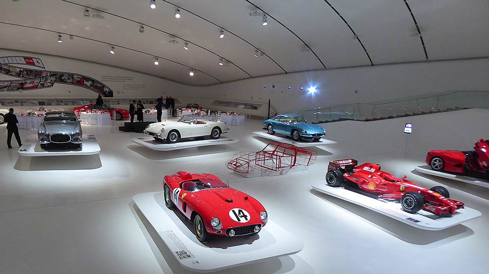 С FERRARI НА ЗАПЯСТЬЕ
