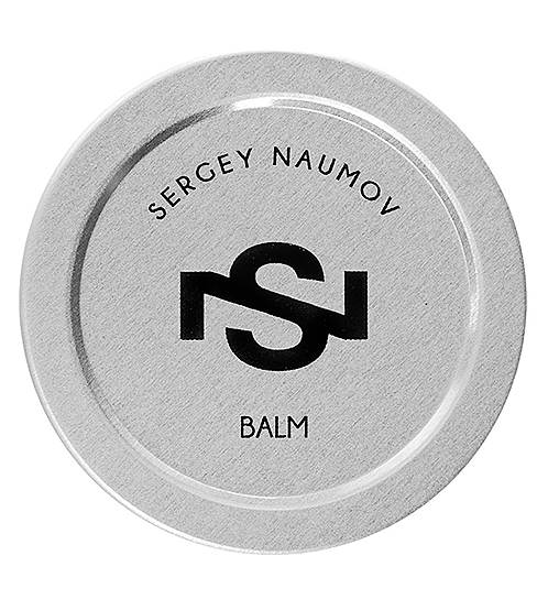 Бальзам Black Lip Balm by Sergey Naumov обладает запатентованной формулой, освежающим эффектом и не блестит на губах  