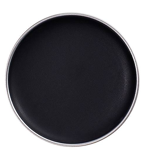 Бальзам Black Lip Balm by Sergey Naumov обладает запатентованной формулой, освежающим эффектом и не блестит на губах 