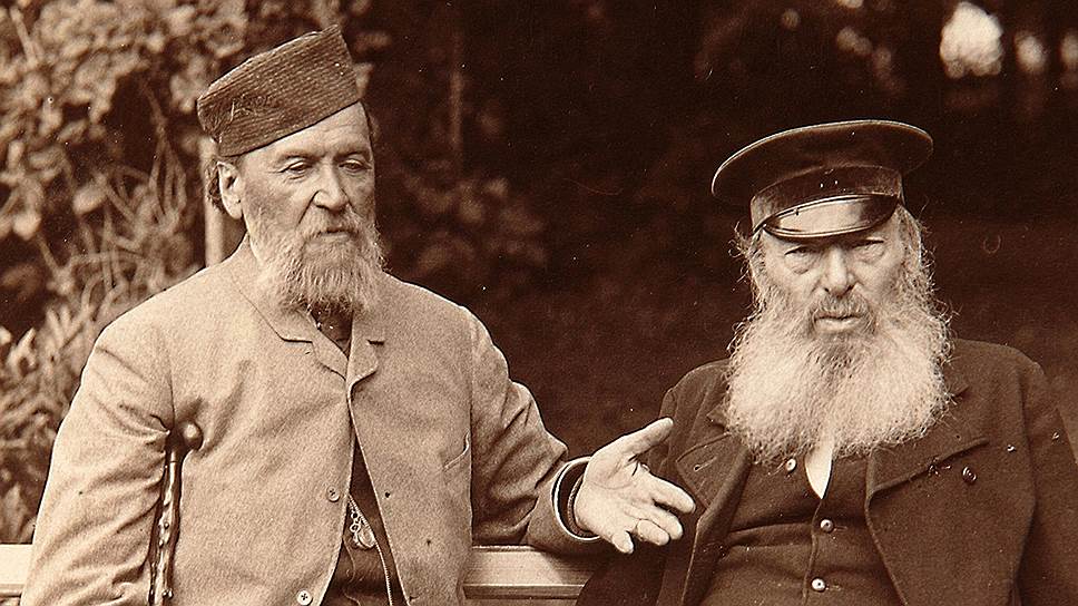 Беседы о чистом искусстве с другом юности Полонским (слева) в конце 1880-х очень оживляли усадебные досуги Фета  