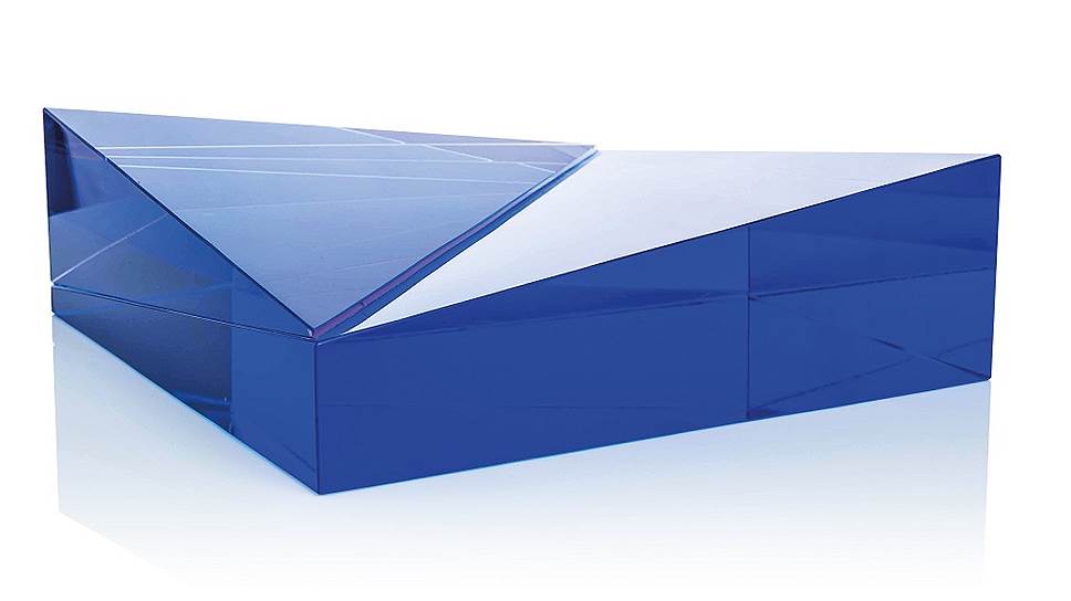 Декоративный поднос из стекла Tangram из юбилейной коллекции Moser Glass (бренду исполнилось 160 лет)