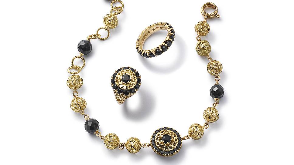 Dolce & Gabbana, кольца Sicily, желтое золото, сапфиры. Dolce & Gabbana, браслет Sicily, желтое золото, сапфиры, жадеиты