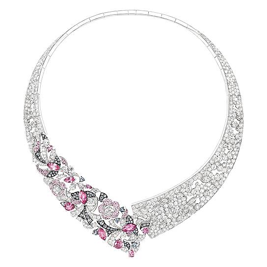 Chanel Fine Jewelry, колье Jeanne, белое золото, бриллианты, розовые сапфиры, серая шпинель
