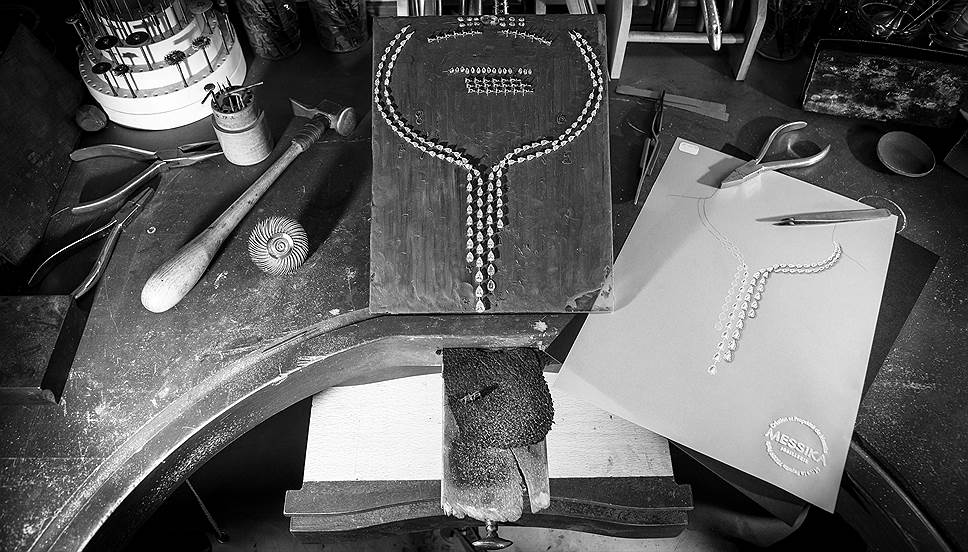 Колье и эскиз колье Isadora, коллекция High Jewelry Paris est une fete, белое золото, бриллианты