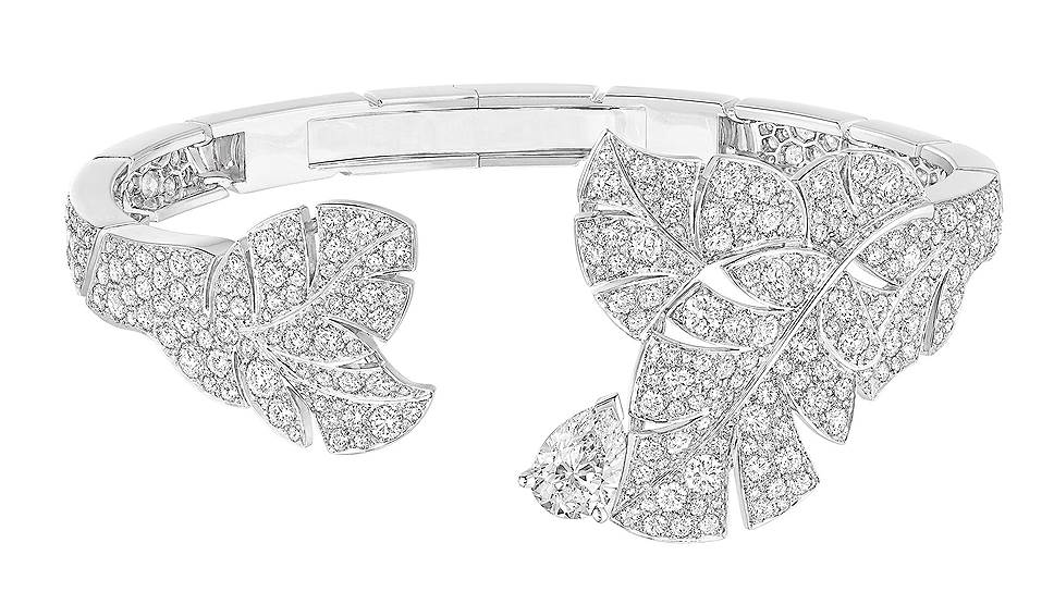 Браслет Curved Feather, коллекция Plume de Chanel, белое золото, бриллианты, Chanel Fine Jewelry