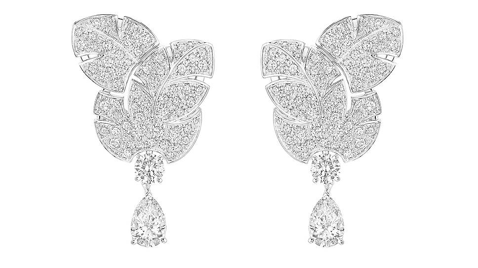Серьги Stylized Feather, коллекция Plume de Chanel, белое золото, бриллианты, Chanel Fine Jewelry