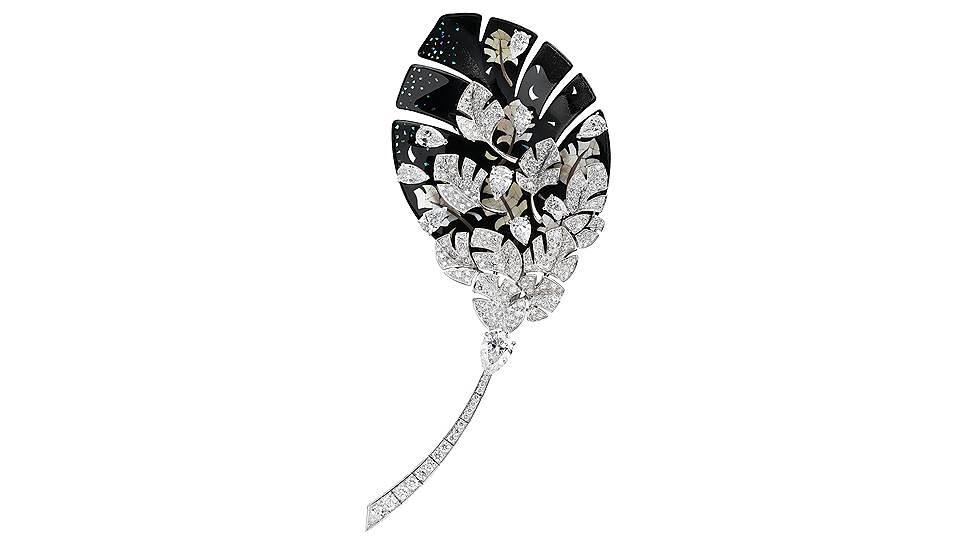 Брошь Artistic Feather, коллекция Plume de Chanel, белое золото, черный лак, перламутр, бриллианты, Chanel Fine Jewelry