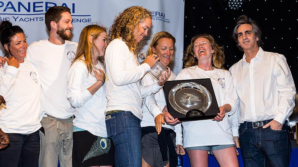 Женская команда победителей гонки Antigua Classic Yachts Regatta