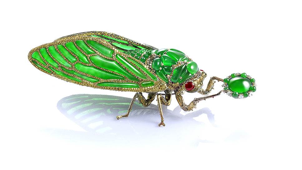 Wallace Chan, брошь Cicada, белое и желтое золото, жадеит, рубины, цветные бриллианты