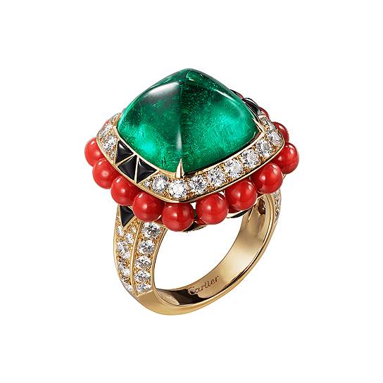 Кольцо Resonances de Cartier, желтое золото, замбийский изумруд (11,61 карата), коралл, оникс, бриллианты