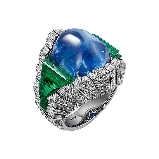 Кольцо Resonances de Cartier, платина, сапфир (32,35 карата), изумруды, бриллианты