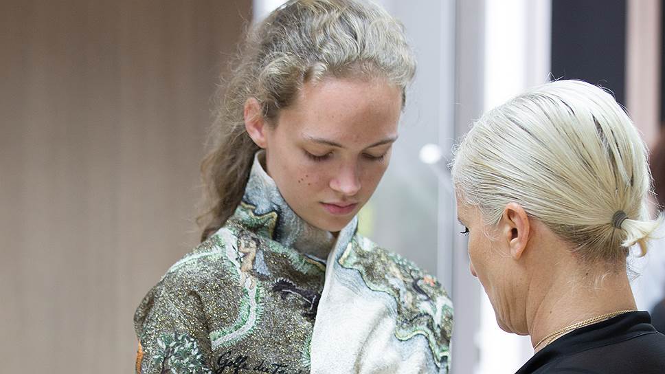 Примерка в ателье haute couture на улице Монтень