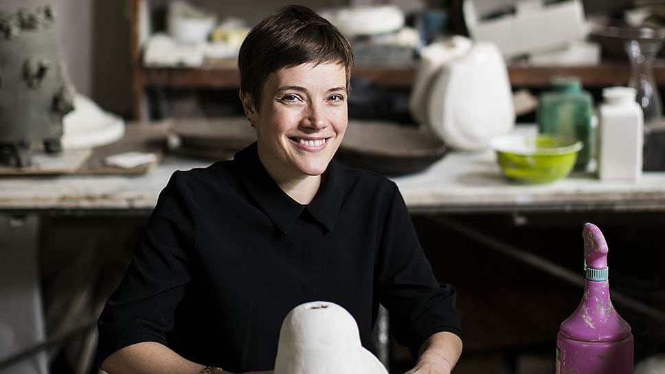 Победительница MaxMara Art Prize for Women Эмма Харт в своей мастерской