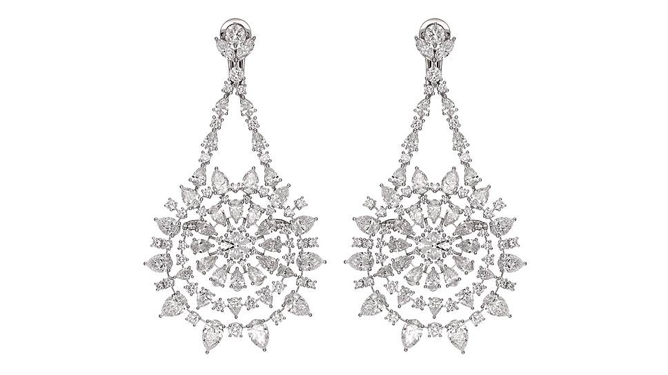Серьги Chopard Green Carpet, белое золото сертификации Fairmined, бриллианты огранки "груша" (13,49 карата), бриллианты круглой огранки (4,21 карата) и бриллианты огранки "маркиз"
