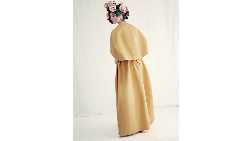 "Dior Images: Paolo Roversi" — книга, которая непременно должна быть на полке у всех поклонников моды. Лучшие снимки знаменитого фотографа, посвященные дому Dior 