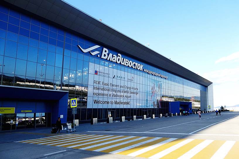 С нового терминала аэропорта Владивостока, в котором РФПИ работает вместе с сингапурской Changi и "Базовым элементом", обычно начинается знакомство инвесторов с российским Дальним Востоком / Investors usually get acquainted with the Russian Far East from the new Vladivostok airport terminal, in which RDIF invested together with Singapore's Changi and Basic Element