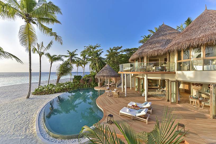 The Nautilus Maldives — частный остров-отель в самом сердце биосферного заповедника ЮНЕСКО — открывается в феврале 2019 года. Бутик-отель с 26 виллами построен по задумке мальдивского предпринимателя с более чем 30-летним опытом в области бизнеса и курортными отелями в частной собственности.