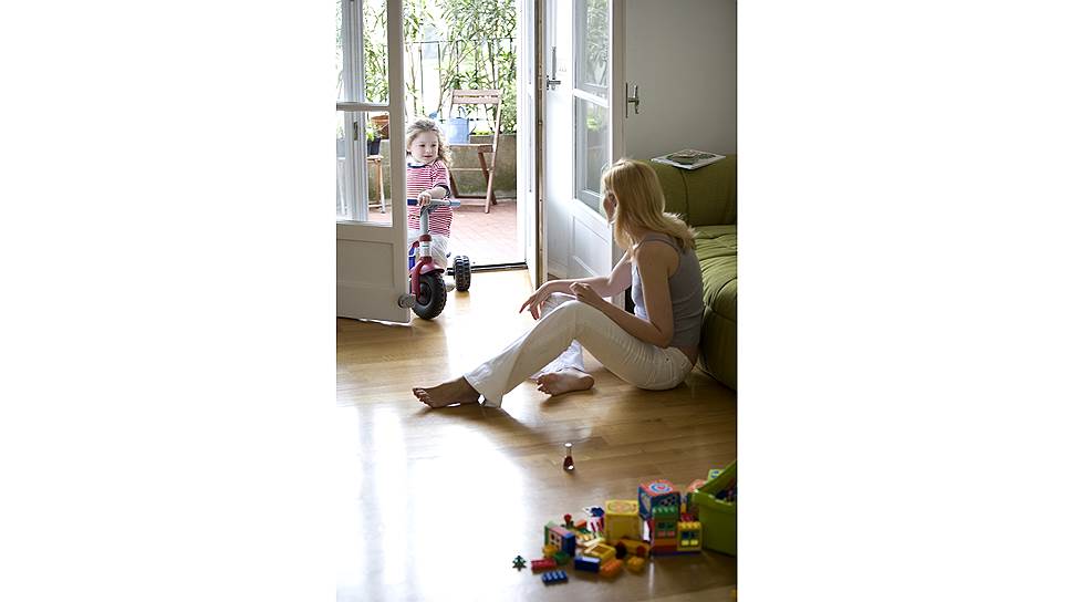 Мама играет с дочерью