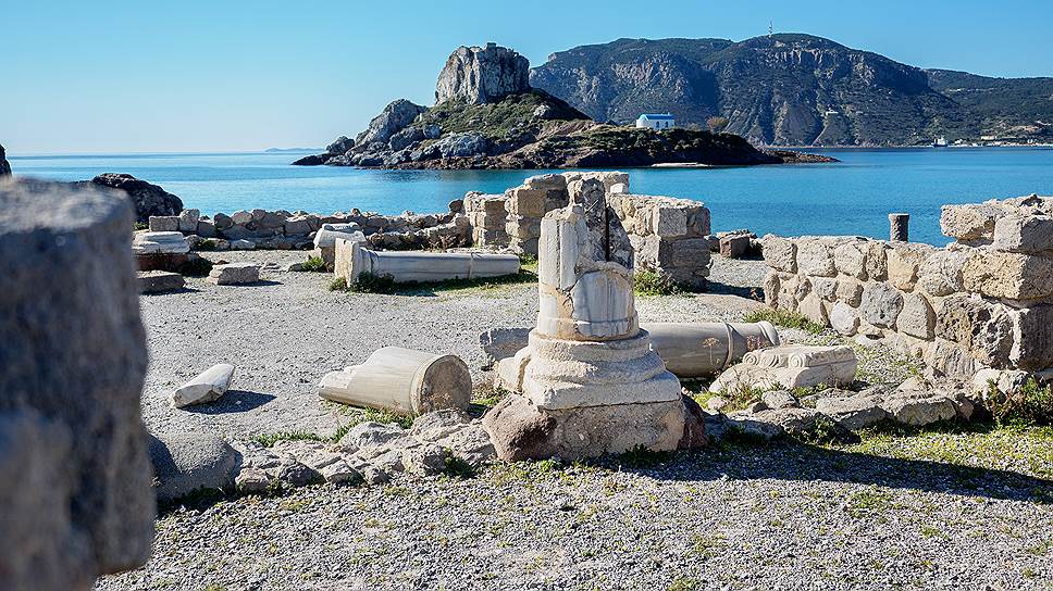 Руины на территории отеля Ikos Aria