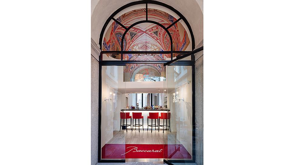 Интерьер бутика Baccarat в Милане