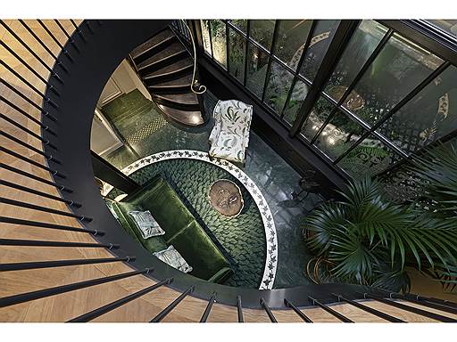 Вид на зимний сад со второго этажа из частных апартаментов Bouсheron