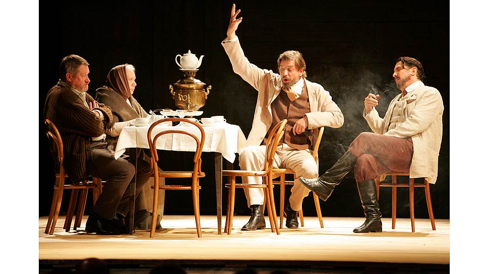 Сцена из спектакля «Дядя Ваня» в Малом драматическом театре — Театре Европы. Постановка Льва Додина