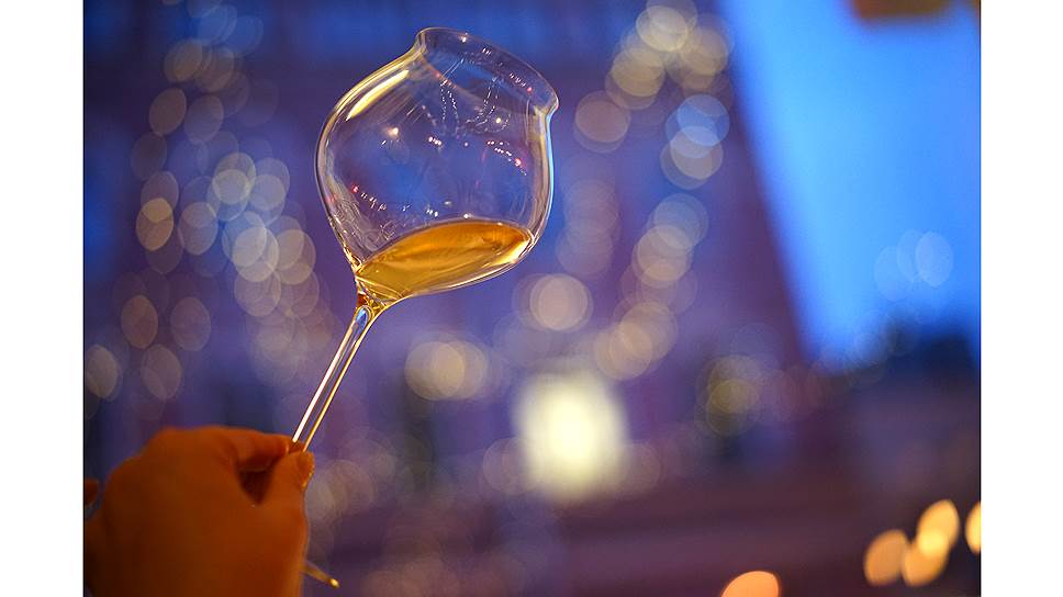 В ресторане «Винный шкаф»