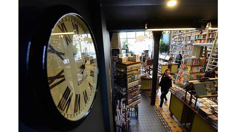 В книжном магазине «Подписные издания»