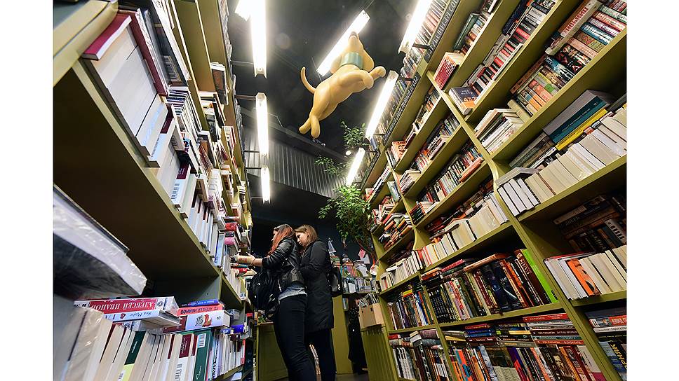 В книжном магазине «Подписные издания»