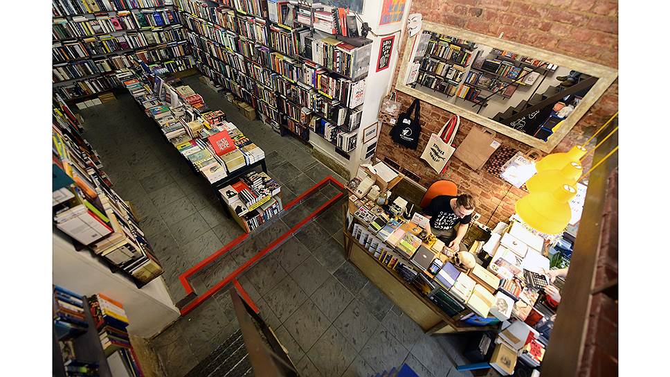 В книжном магазине «Все свободны»