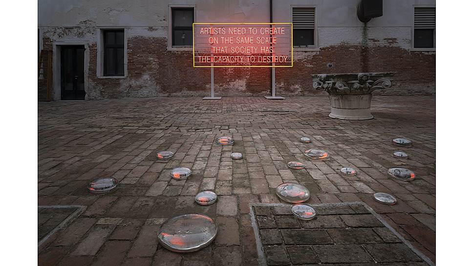 Композиция на выставке «Artists Need to Create on the Same Scale that Society Has the Capacity to Destroy: Mare Nostrum»