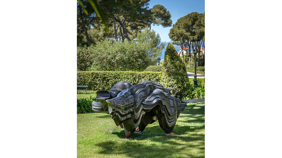 Одна из работ Энтони Крэгга на территории отеля Hotel Du Cap-Eden-Roc