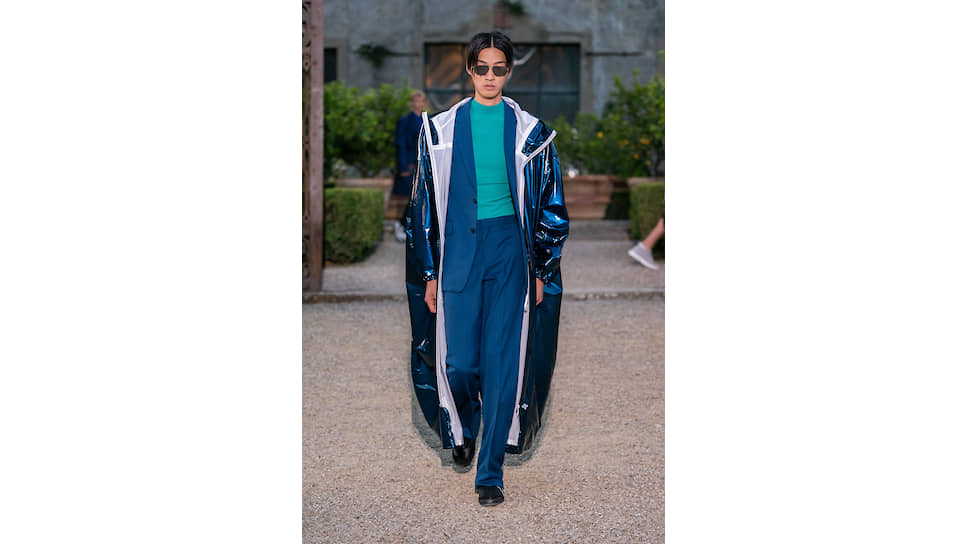 Модели на показе первой подиумной мужской коллекции Givenchy сезона «весна—лето 2020» на вилле Пальмьери, Флоренция