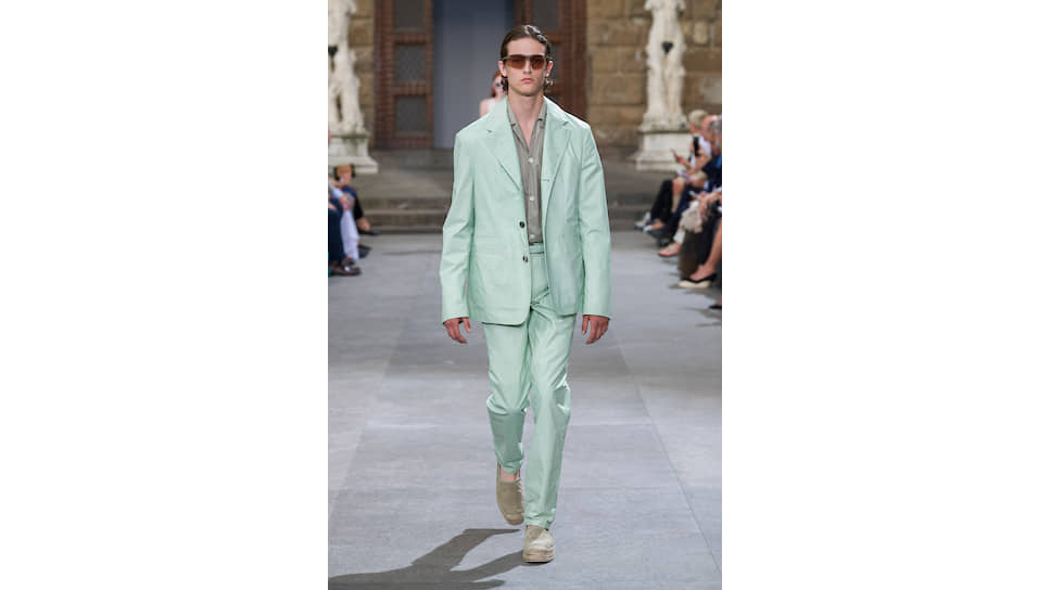 Модели на показе коллекции Salvatore Ferragamo сезона «весна—лето 2020»