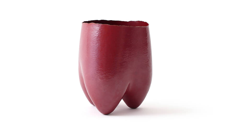 Ваза Three Legs Vase, дизайн Коити Ио. Финалист Loewe Craft Prize 2019 