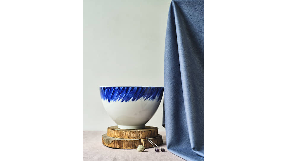 Сверху вниз: салатник In Bloom, Bernardaud, ЦУМ; шпажки из аметиста, Anna New York, Booroom Gallery. В композиции использована ткань Johnstons of Elgin, салон итерьеров KRASSKY